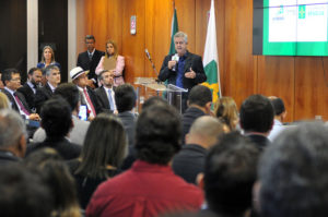 Governador Rollemberg fala para pessoas presentes no lançamento do Ouv-DF