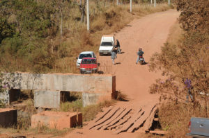 Na imagem, obra da ponte sobre o Ribeirão Monjolo, no Recanto das Emas