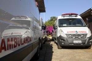 Duas ambulâncias entregues