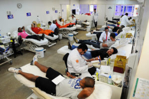 Foto de doadores de sangue no Hemocentro de Brasília