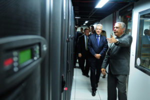 Foto do governador na inauguração